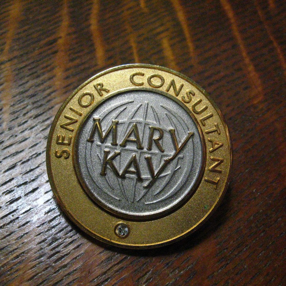 💎 Mary Kay Cosmetics Lapel Pin Brooch